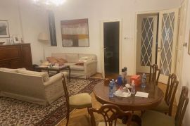 Trosoban salonski stan na Vracaru, Vračar, Appartamento