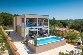 Moderna vila s bazenom samo 250m od mora s fantastičnim pogledom na more! Idealna nekretnina za iznajmljivanje!, Medulin, Famiglia