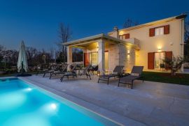 Tinjan, središnja Istra nova Villa sa grijanim bazenom, Tinjan, بيت