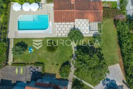 Istra, Ližnjan -unikatna vila NKP 435 na besprijekornoj okućnici od 4600 m2 s bazenom, Ližnjan, بيت
