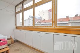 Četverosoban stan 81m2 na trećem spratu s balkonom , u naselju Socijalno, Novo Sarajevo, Wohnung