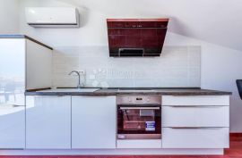 Moderni jednosobni apartman u potkrovlju, Rab, Daire
