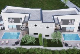 Ližnjan, dvojna kuća  NKP 150 m2 s bazenom i uređenom okućnicom, Ližnjan, Σπίτι