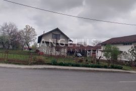 Brezovica - Odranski Strmec Zremljište 5431m2 Kuća i 3 Gospodarske zgrade, Brezovica, Casa