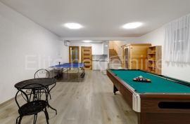 Dramalj - prodaja luksuznog stana s bazenom, 232,41 m2!, Crikvenica, Stan