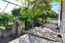 Tradicionalna kamena kuća 250 m2 na zemljištu 2549 m2, Dubrovnik - Okolica, Famiglia