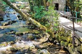 Zemljište sa započetom gradnjom 6 dubrovačkih tradicionalnih kuća s bazenima u prirodi, Dubrovnik - Okolica, Terra