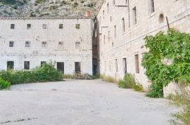 Jedinstveni kompleks kamenih zgrada udaljen svega 10 minuta vožnje od Dubrovnika, Dubrovnik - Okolica, Haus