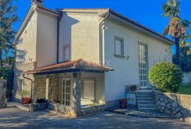 RIJEKA, KANTRIDA - odlična privatna kuća 200 metara od mora s okućnicom od 1400m2, Rijeka, Famiglia
