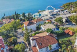 RIJEKA, KANTRIDA - odlična privatna kuća 200 metara od mora s okućnicom od 1400m2, Rijeka, Ev