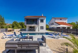 OTOK KRK - Luksuzna kuća s bazenom u središtu otoka, Dobrinj, Maison