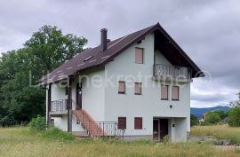 OTOČAC -Gornja Dubrava, obiteljska kuća s okućnicom, Otočac, Haus