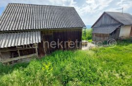 KOSINJ - Lipovo polje, starinska kuća i zemljište 33700 m2, Perušić, Haus