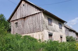 KOSINJ - Lipovo polje, starinska kuća i zemljište 33700 m2, Perušić, Kuća