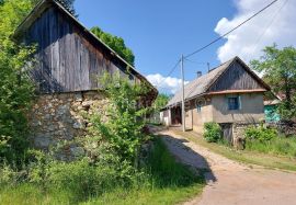 PERUŠIĆ - Prvan selo - starinaska kuća i štala, okućnica, Perušić, Haus