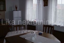 BRINJE - kuća katnica s poslovnim prostorom, Brinje, Ev