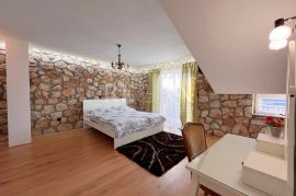 Grižane - adaptirana kamena kuća s bazenom, Vinodolska Općina, Kuća