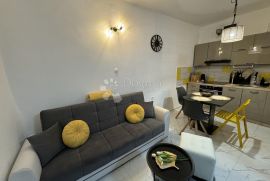 Novouređeni stan 40m2 dostupan odmah !, Rijeka, Apartamento
