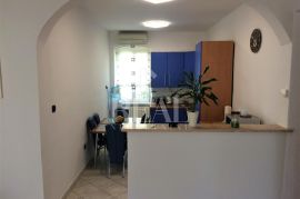 Pula-Centar stan + odvojeni studio apartman 130m2!, Pula, Appartamento