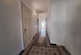 OPATIJA, CENTAR - Cijela etaža Austro-ugarske vile s posebnim ulazom, dvije terase i okućnicom!, Opatija, Apartamento