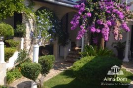 Kuća Prekrasna kuća u Banjolama sa vrtom iz snova!!!!, Medulin, Kuća