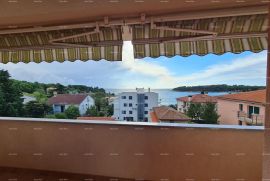 Kuća Pula. Zelenika! Samostojeća kuća! 50 metara do plaže! Pogled more!, Pula, Famiglia